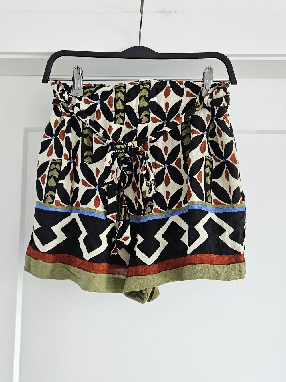 Zara Printed Paperbag Waist Bermuda Shorts in Tropical Print - Picture 2 of 6